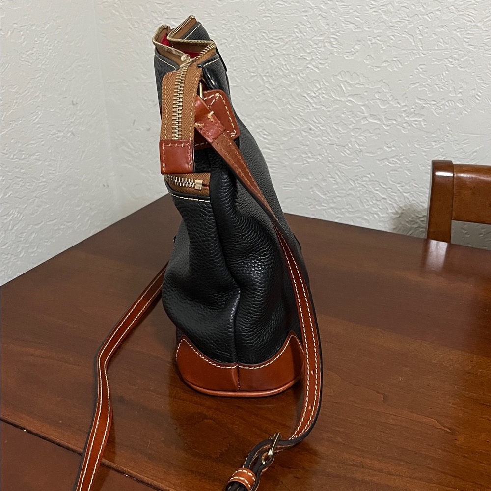 Dooney & Bourke Black Tan Messenger Bag with coin purse - Picture 2 of 11